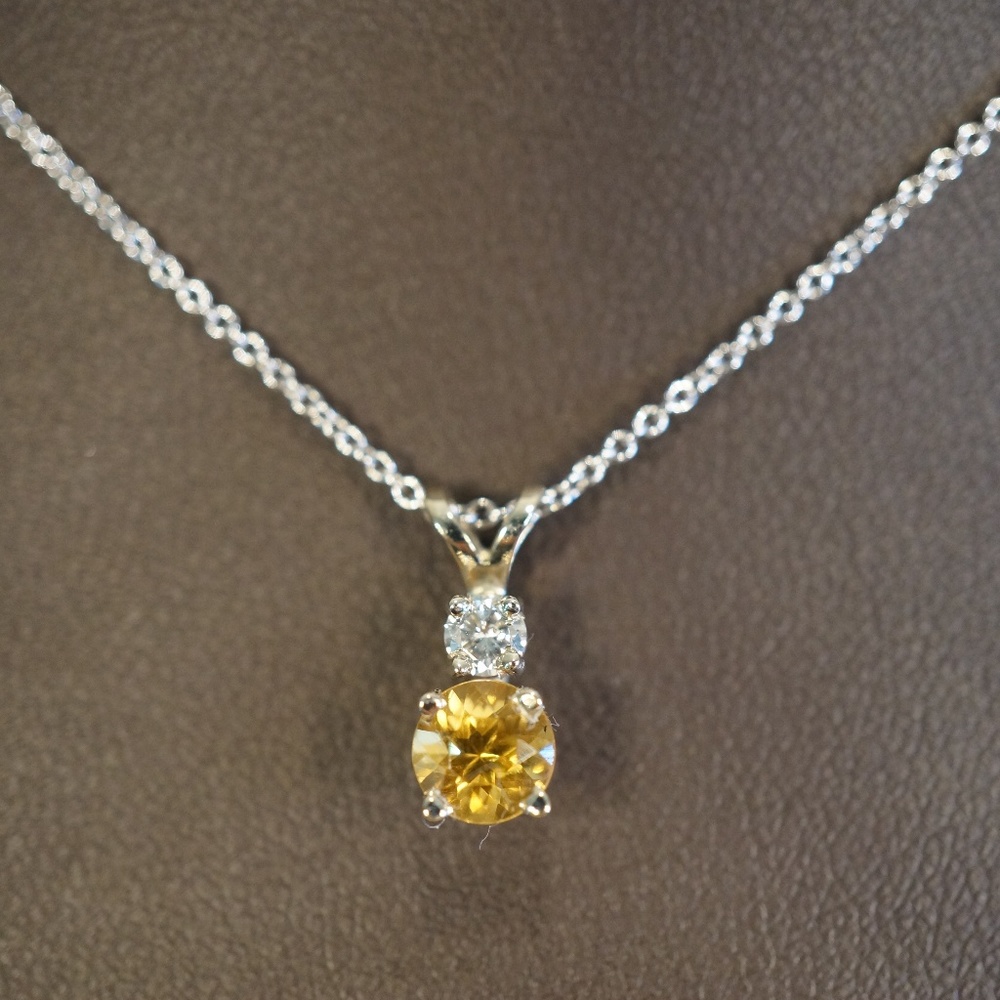 14KW Gold Genuine Citrine & Dia. Pendant W/Chain - Picture 2 of 7